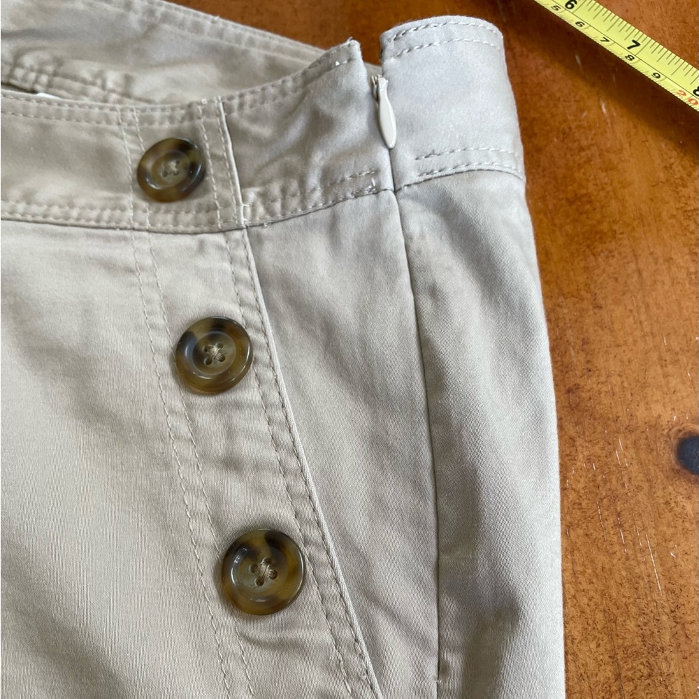 NWOT Ann Taylor tan 97% cotton/spandex shorts. Size 10. Shorts zipper on side. - Picture 4 of 8